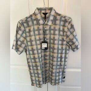 Good Man Brand Short Sleeve Shirt. Modern Twill Plaid Pattern. Size Medium.